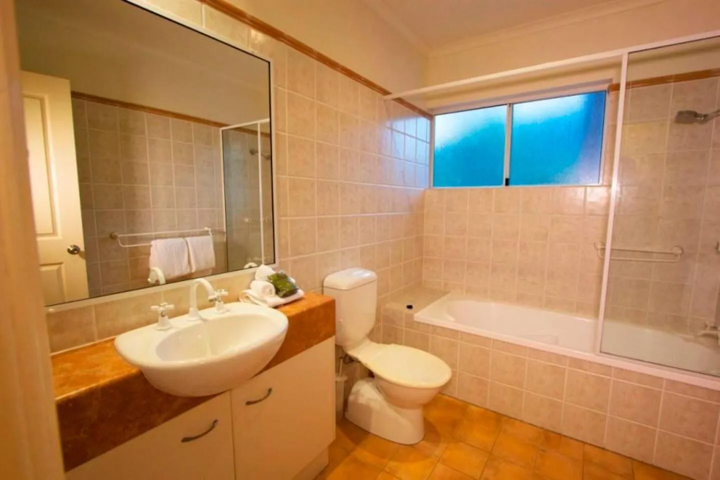 Ivy At Coral Horizons: A Retro Beachfront Locale Palm Cove Daire