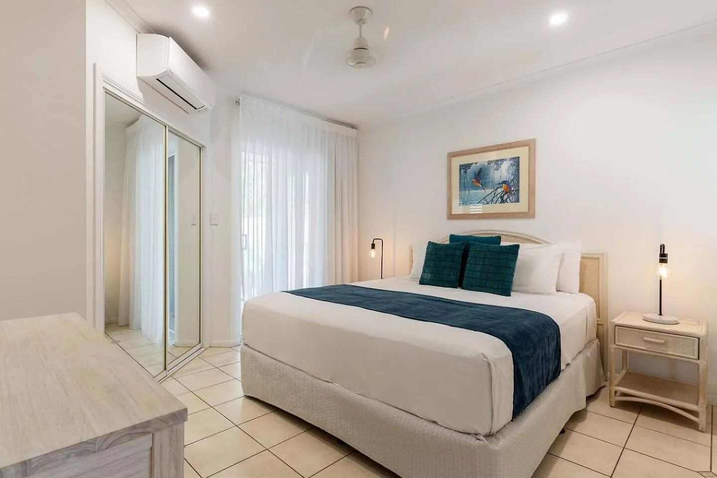 Ivy At Coral Horizons: A Retro Beachfront Locale Palm Cove Daire