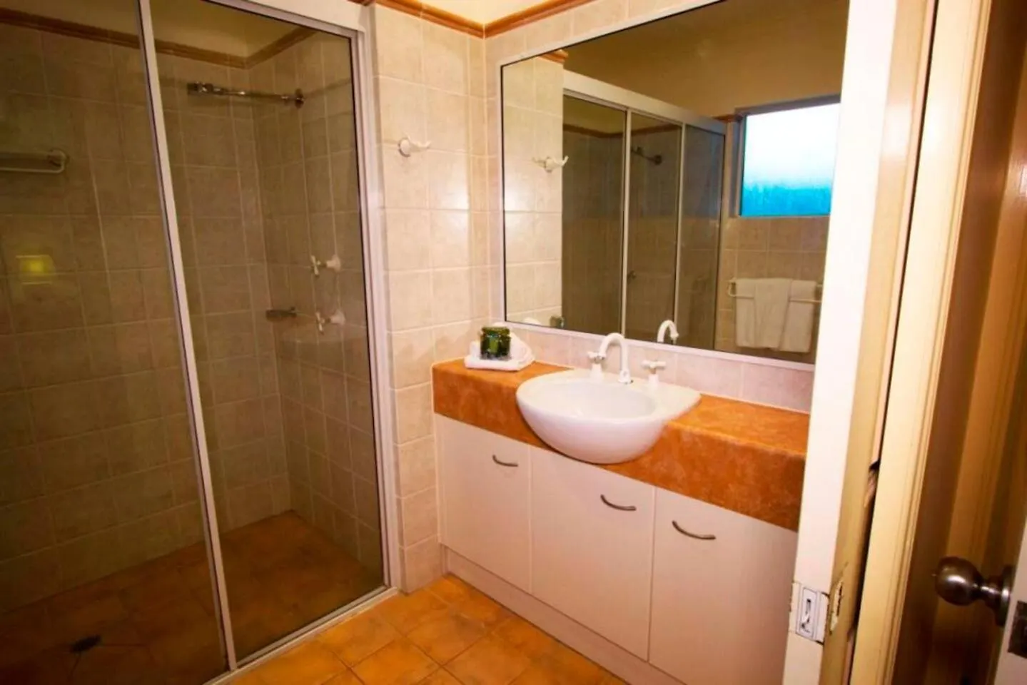 Ivy At Coral Horizons: A Retro Beachfront Locale Palm Cove Australien