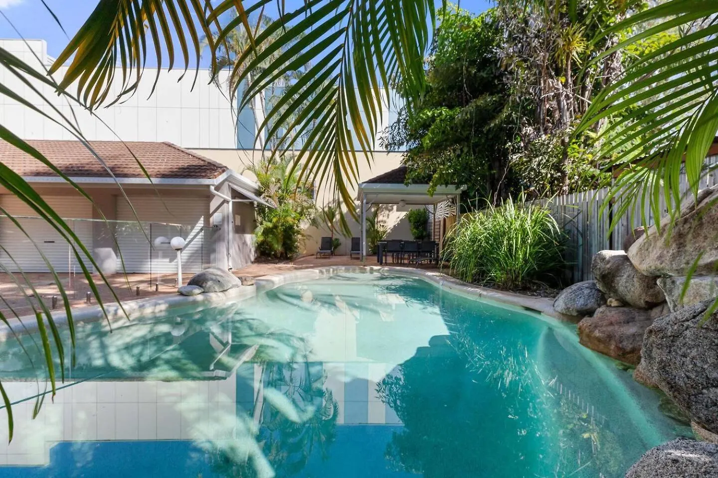 Ivy At Coral Horizons: A Retro Beachfront Locale Palm Cove 0*,